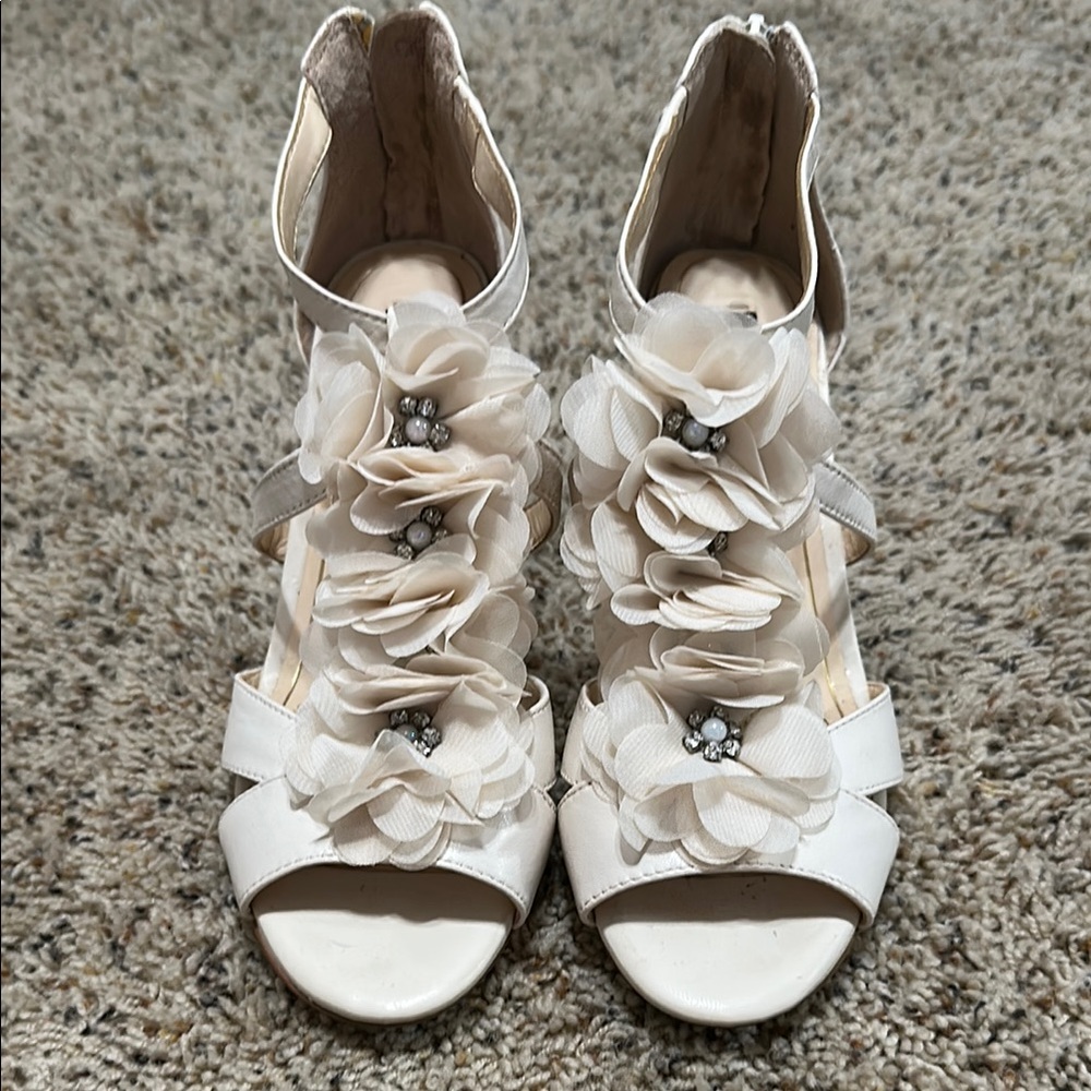 Elegant Cream Floral Women's Sandals